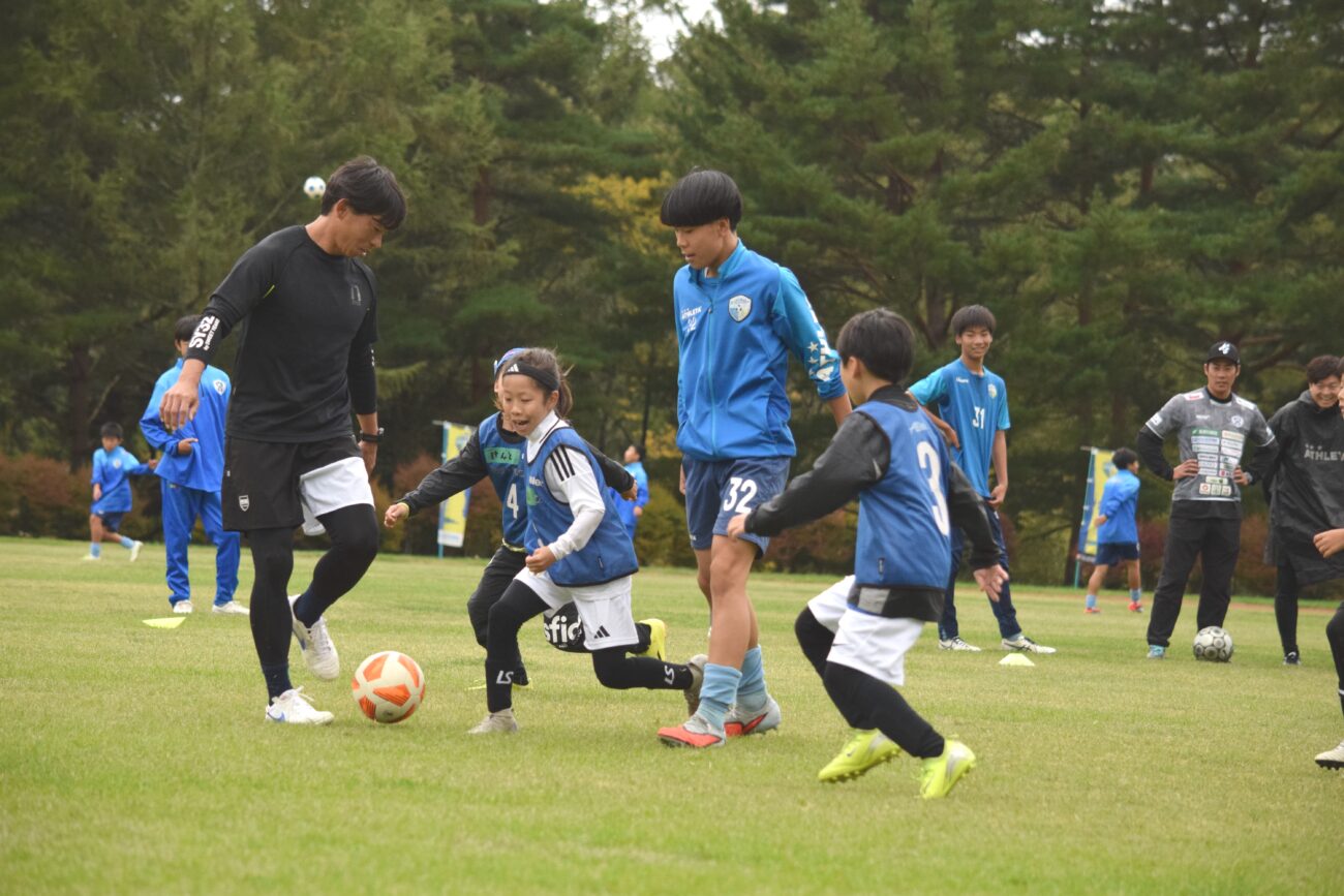 金田喜稔サッカークリニック2025佐藤寿人コーチ(長野県富士見町にて)