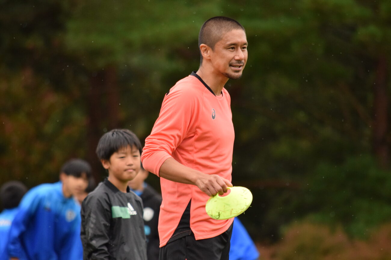 金田喜稔サッカークリニック2025-坪井慶介コーチ(長野県富士見町にて)