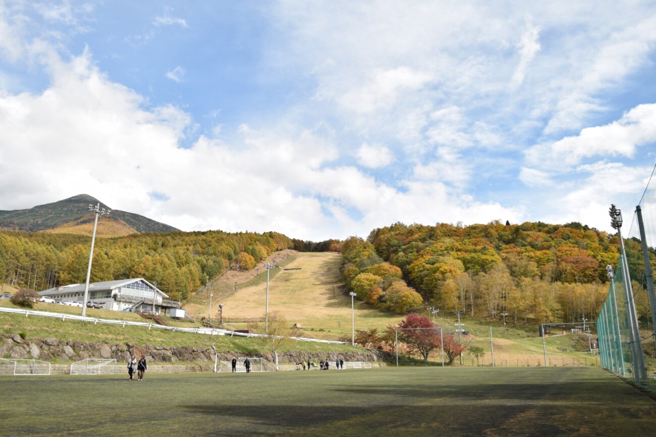 第5回富士見高原MIXフットサル2025-ジュネス八ヶ岳(長野県富士見町)-人工芝グラウンドと紅葉