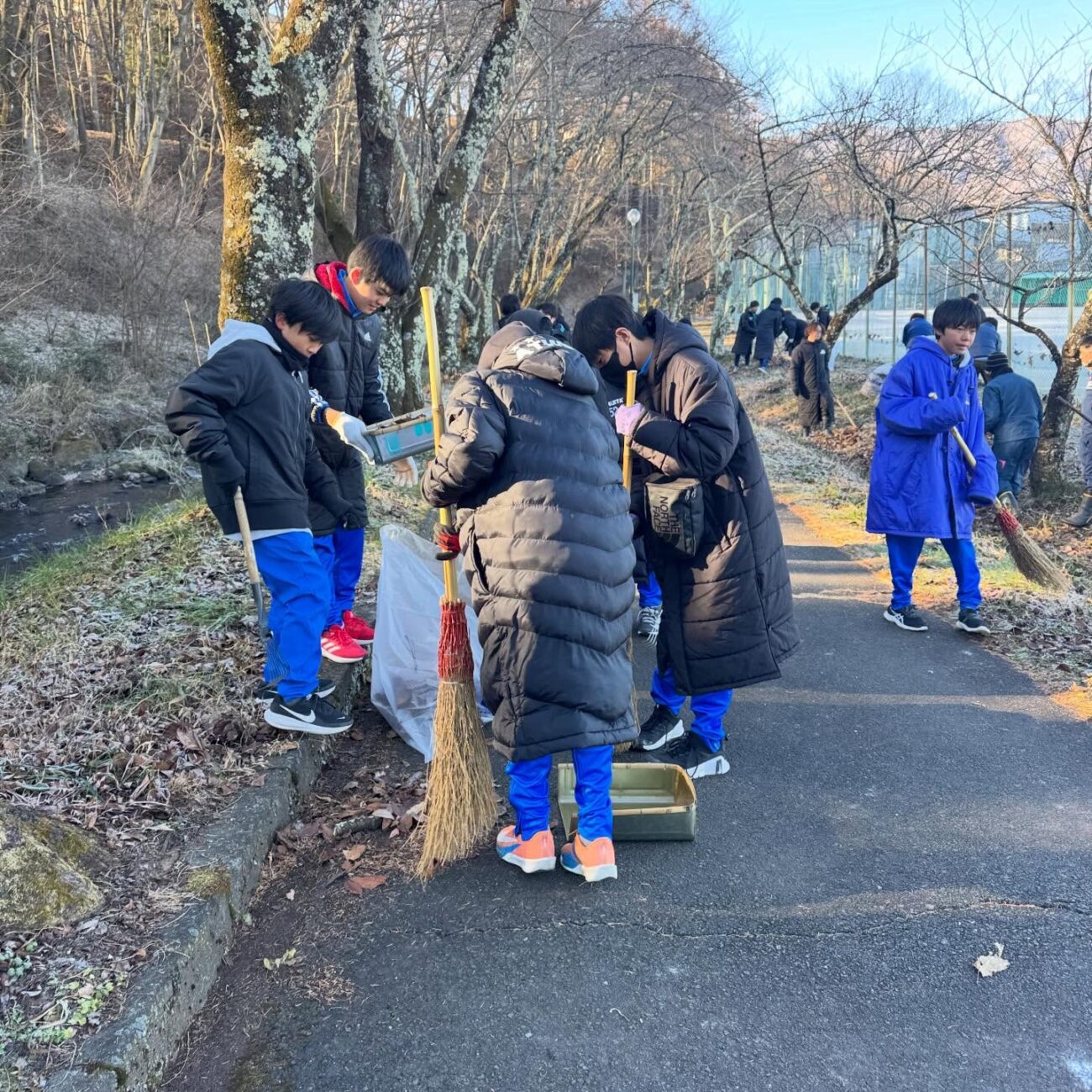 アビエススポーツクラブ-茅野市運動公園内-2025年秋の清掃作業