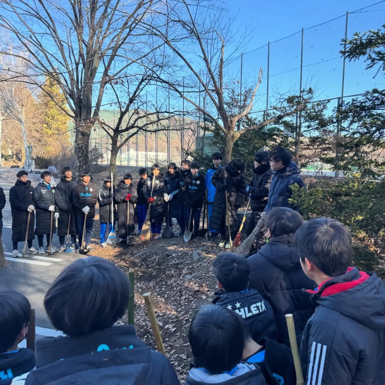 アビエススポーツクラブ-茅野市運動公園内-2025年秋の清掃作業