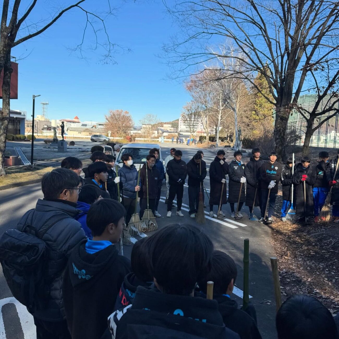 アビエススポーツクラブ-茅野市運動公園内-2025年秋の清掃作業