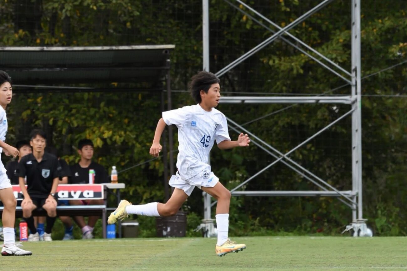 中学生年代サッカー-追う