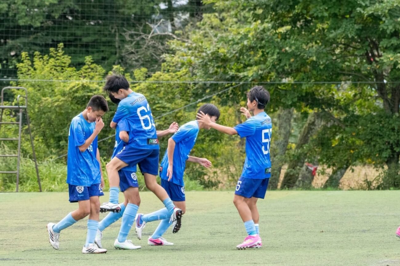 中学生年代サッカー-ゴールの喜び