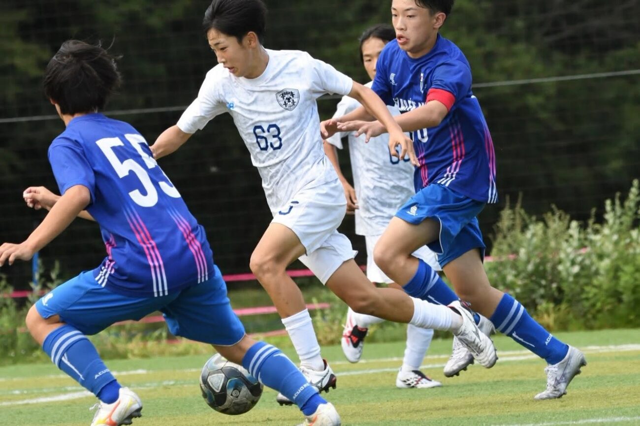中学生年代サッカー-ドリブル