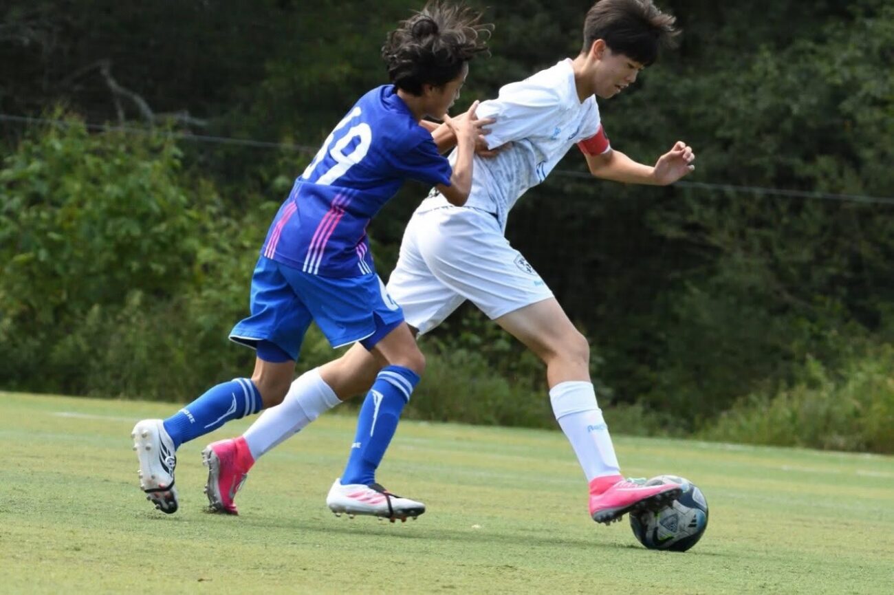 中学生年代サッカー-ドリブル