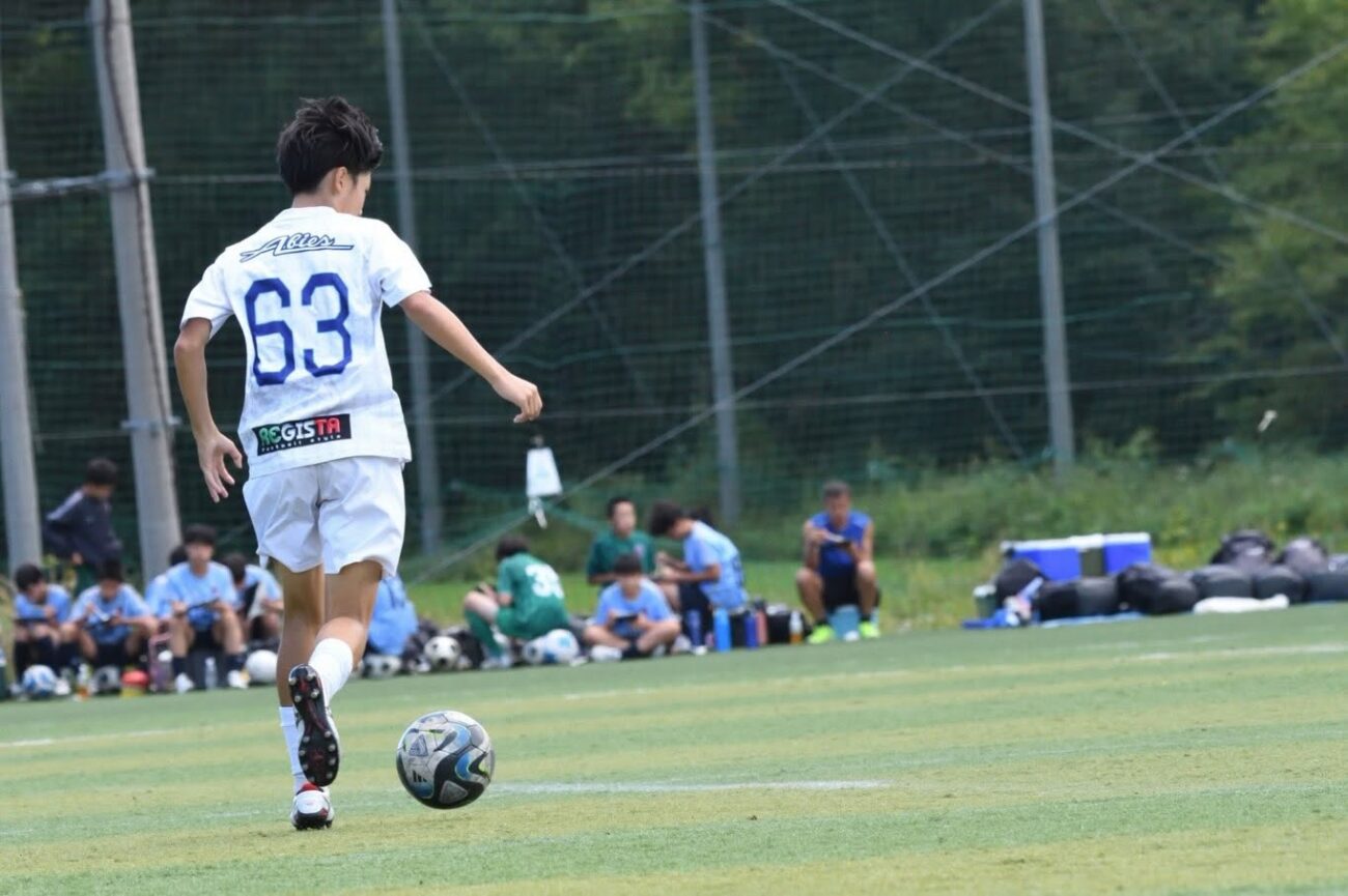 中学生年代サッカー-ドリブル